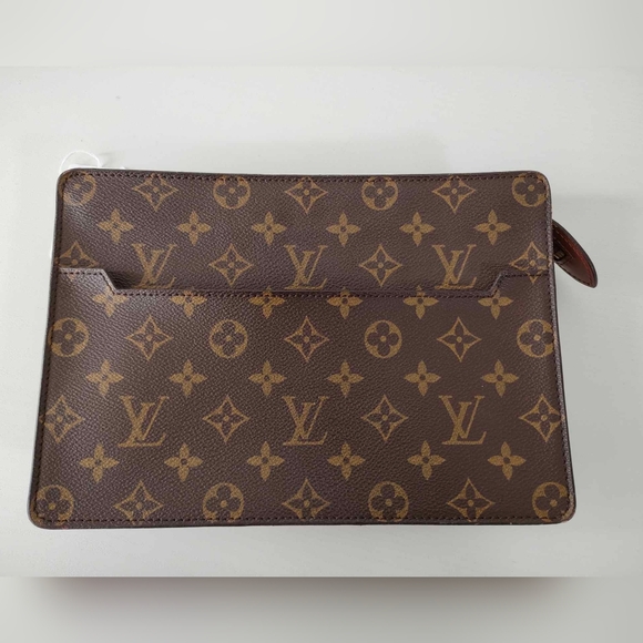 Louis Vuitton Handbags - LOUIS VUITTON Leather clutch bag 1